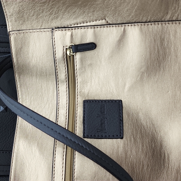 NEIMAN MARCUS REVERSIBLE PURSE - Picture 10 of 11